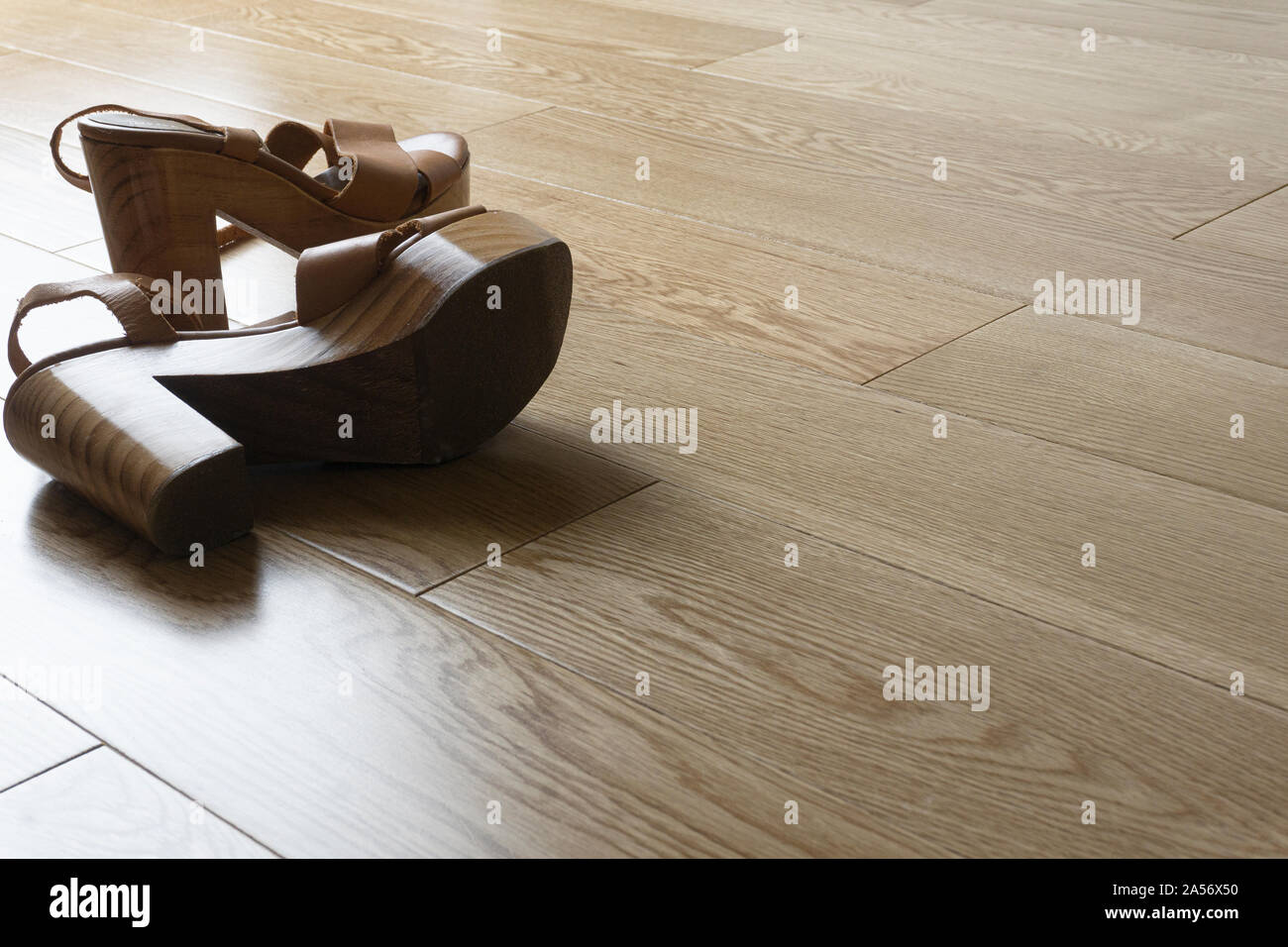 Pavimento in parquet. Il pavimento in legno per sale di soggiorno. Copia dello spazio. Foto Stock