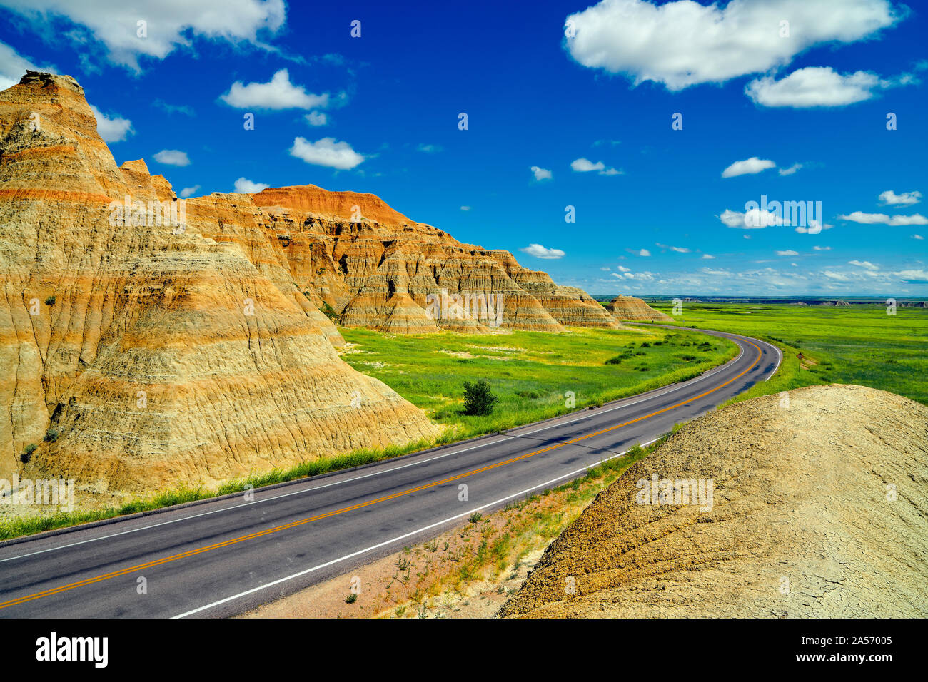 Strada panoramica attraverso il Parco nazionale Badlands, Dakota del Sud, Stati Uniti d'America. Foto Stock