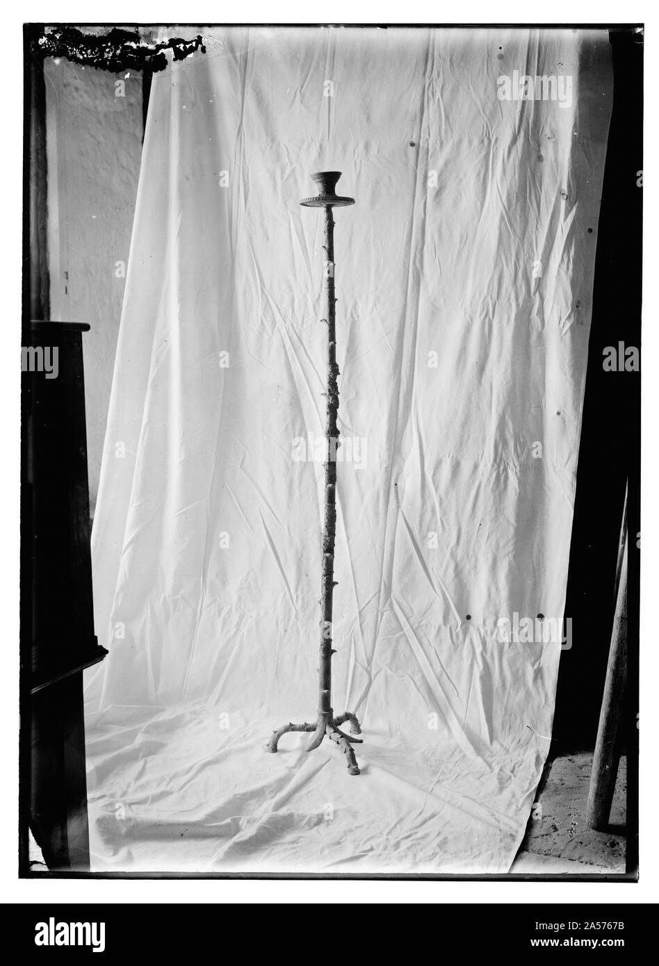 Vergine lampada su alto piedistallo Foto Stock