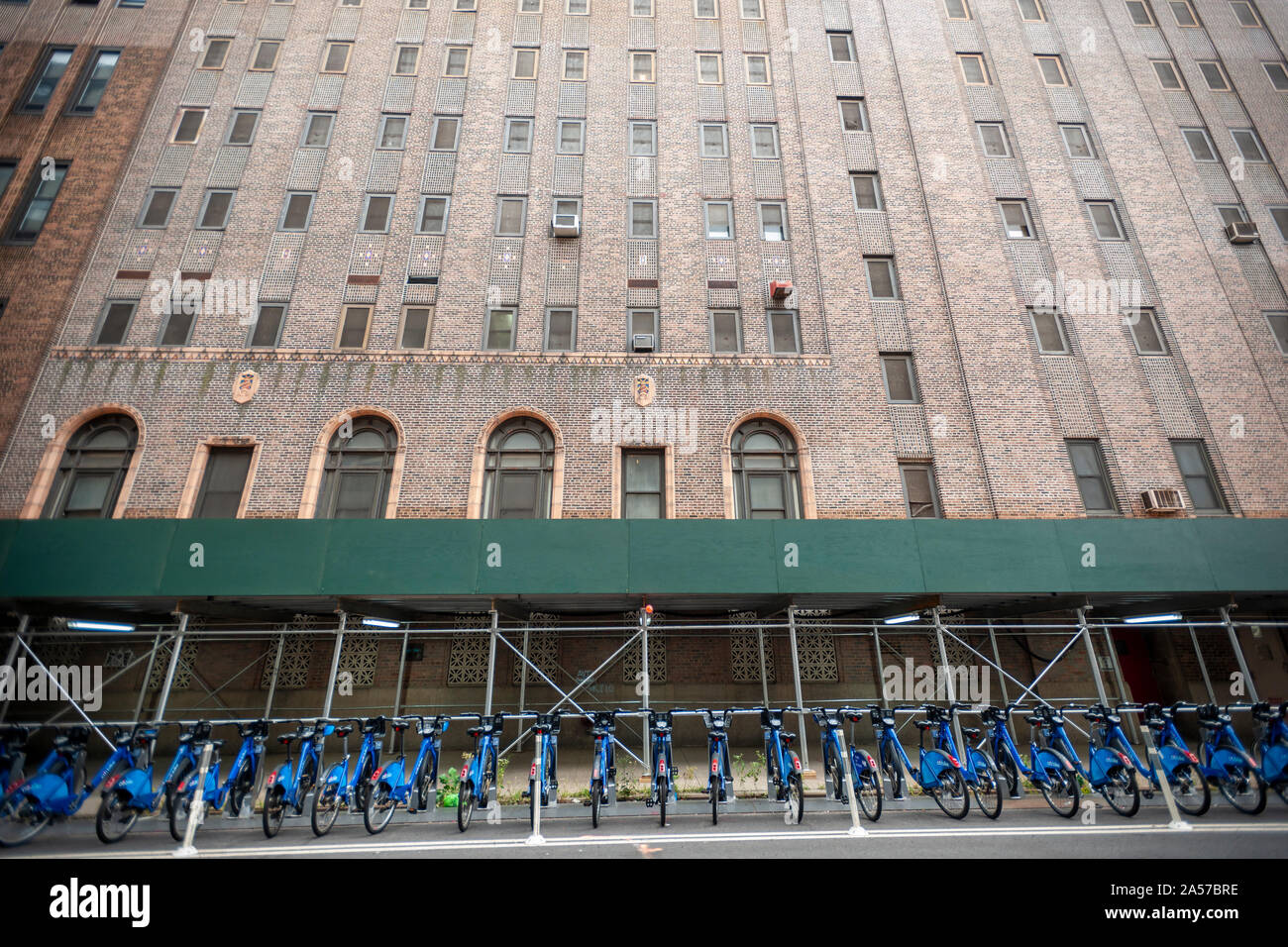 Il Bayview correzionali Facility, un ex carcere femminile, nel quartiere di Chelsea di New York viene visto su Mercoledì, 16 ottobre 2019. Dopo essere stato danneggiato nel 2012 da Superstorm Sandy il carcere è stato chiuso e i piani sono stati realizzati per convertirlo in un impianto per le donne e le ragazze' servizi. Il NoVo Foundation ha annunciato che non sarà più finanziare la conversione a causa di superamenti. (© Richard B. Levine) Foto Stock