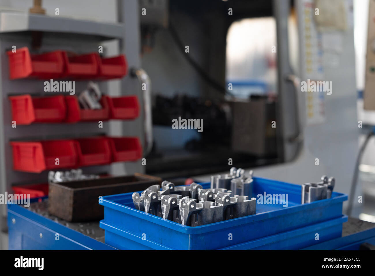 Chiudere shot di metallo le preparazioni di prodotti metallici in fabbrica Foto Stock