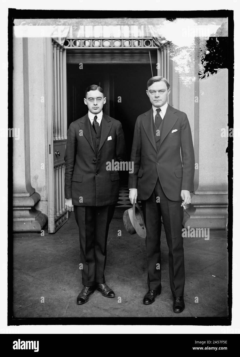 W.F. Chapman sulla destra, Secty. Federal Reserve Foto Stock