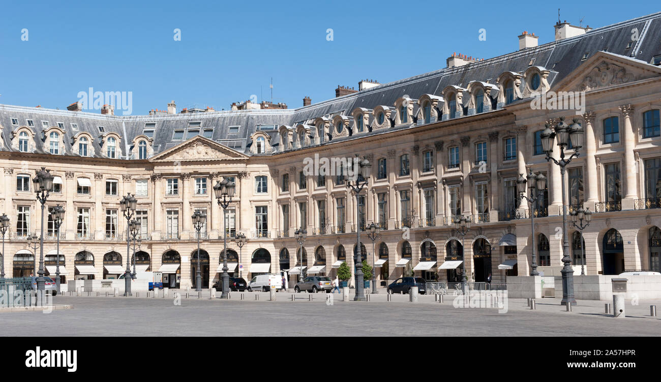 Edificio in una piazza cittadina, Place Vendome, Parigi, Ile-de-France, Francia Foto Stock