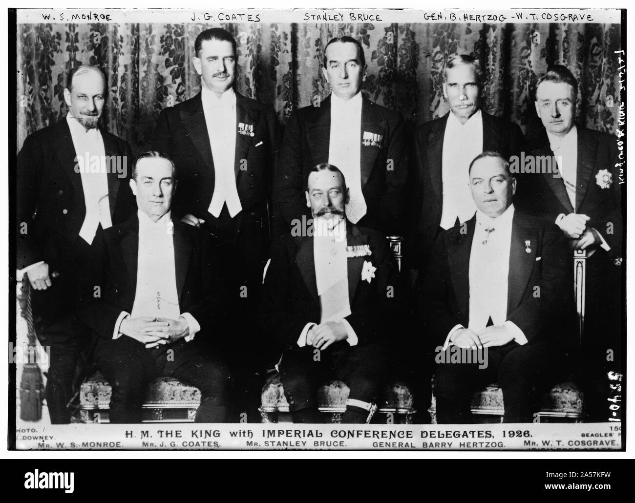 W.S. Monroe, J.G. Coates, Stanley Bruce, Gen. B. Hertzog, T.S. Cosgrave -- H.M. Re Imperiale con i delegati della conferenza, 1926 Foto Stock