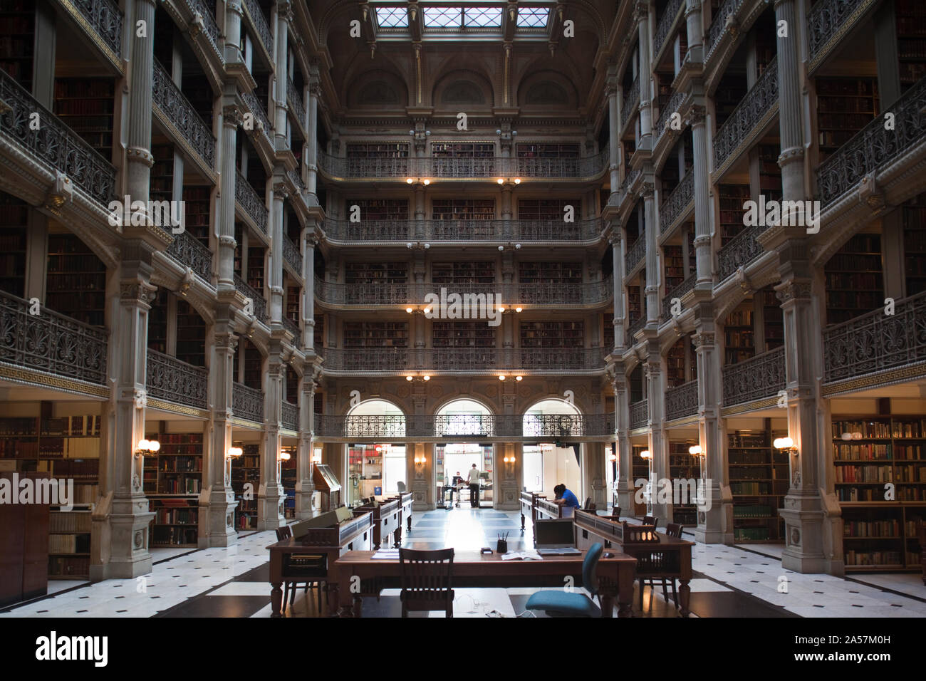 Gli interni di una libreria, Peabody Institute, Johns Hopkins University, Baltimora, Maryland, Stati Uniti d'America Foto Stock
