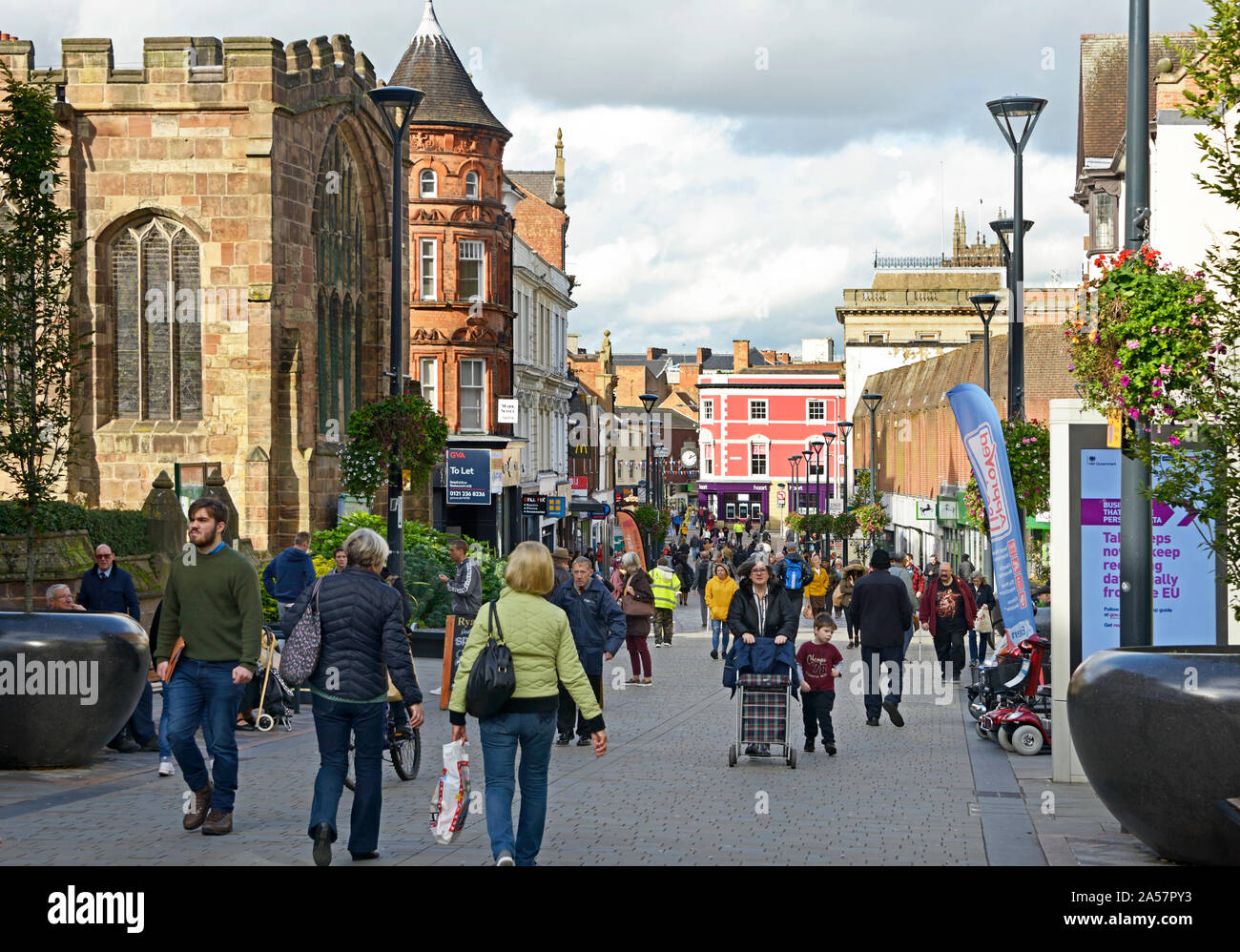Visualizza in basso via pedonale a San Pietro Street, Derby Foto Stock
