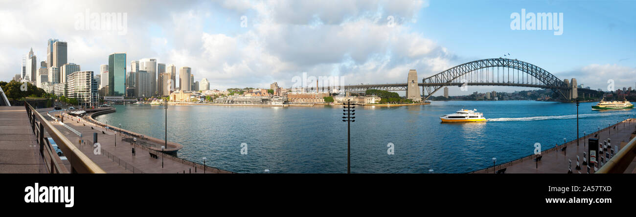 Edifici a waterfront, la Circular Quay, le Rocks, il Ponte del Porto di Sydney, Sydney, Nuovo Galles del Sud, Australia Foto Stock