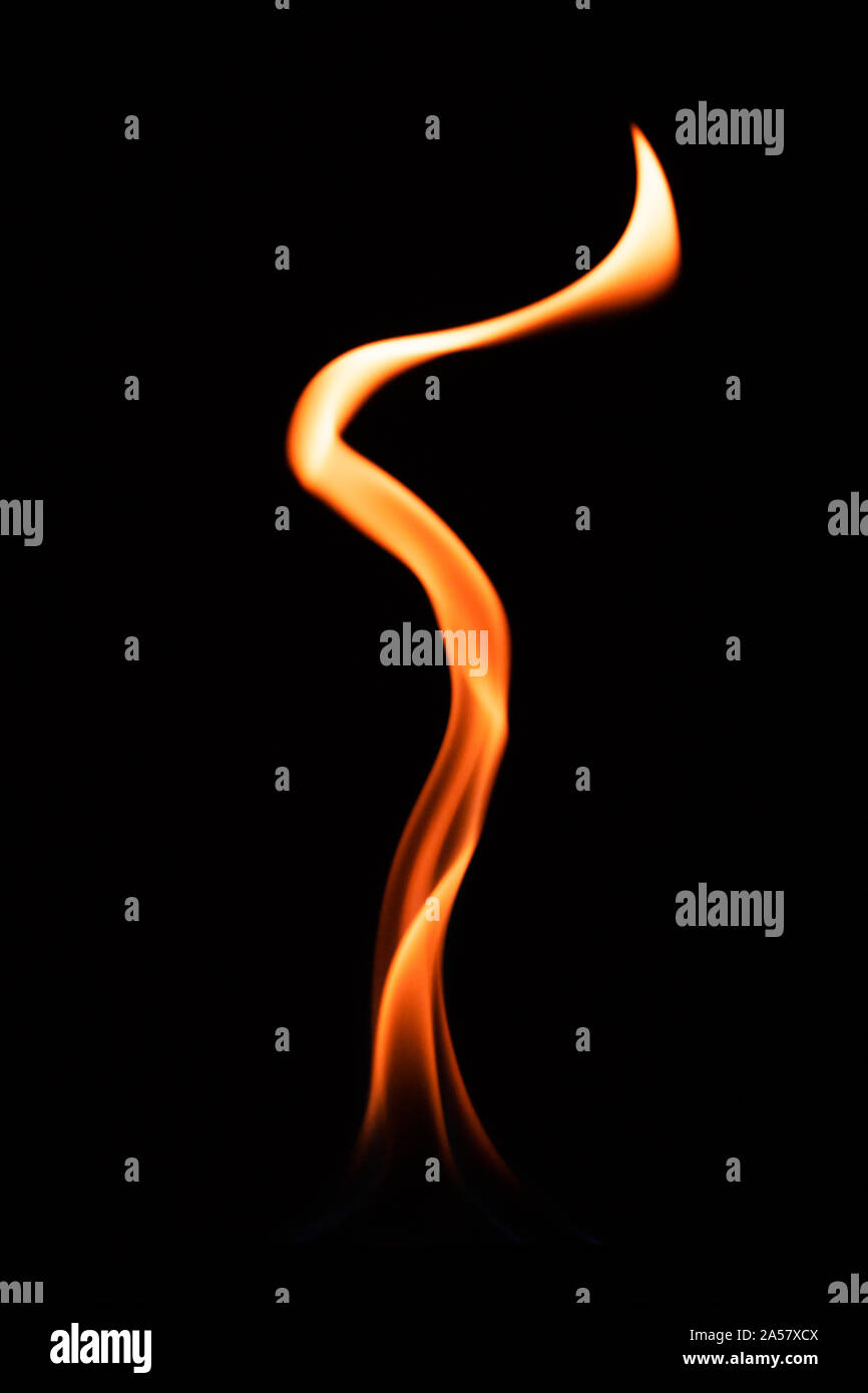 Fiamma su sfondo nero Foto Stock