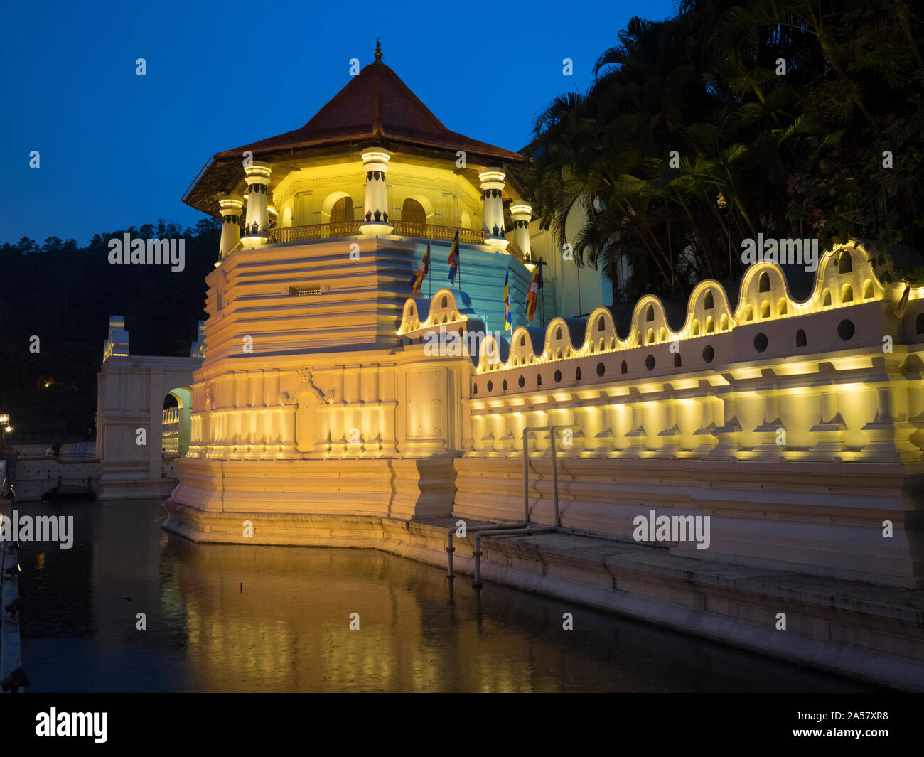 Ottagono Pathiripala del Sri Dalada Maligawa (il tempio della Sacra Reliquia del Dente), Kandy, provincia centrale, Sri Lanka Foto Stock