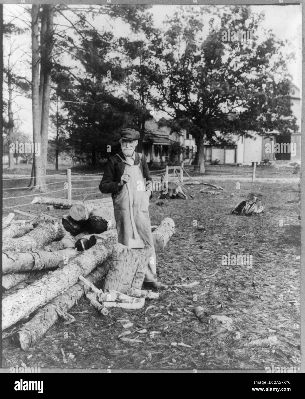 Walter Kittredge a piena lunghezza ritratto nella sua casa nei pressi di Ruds traghetto, New Hampshire Foto Stock