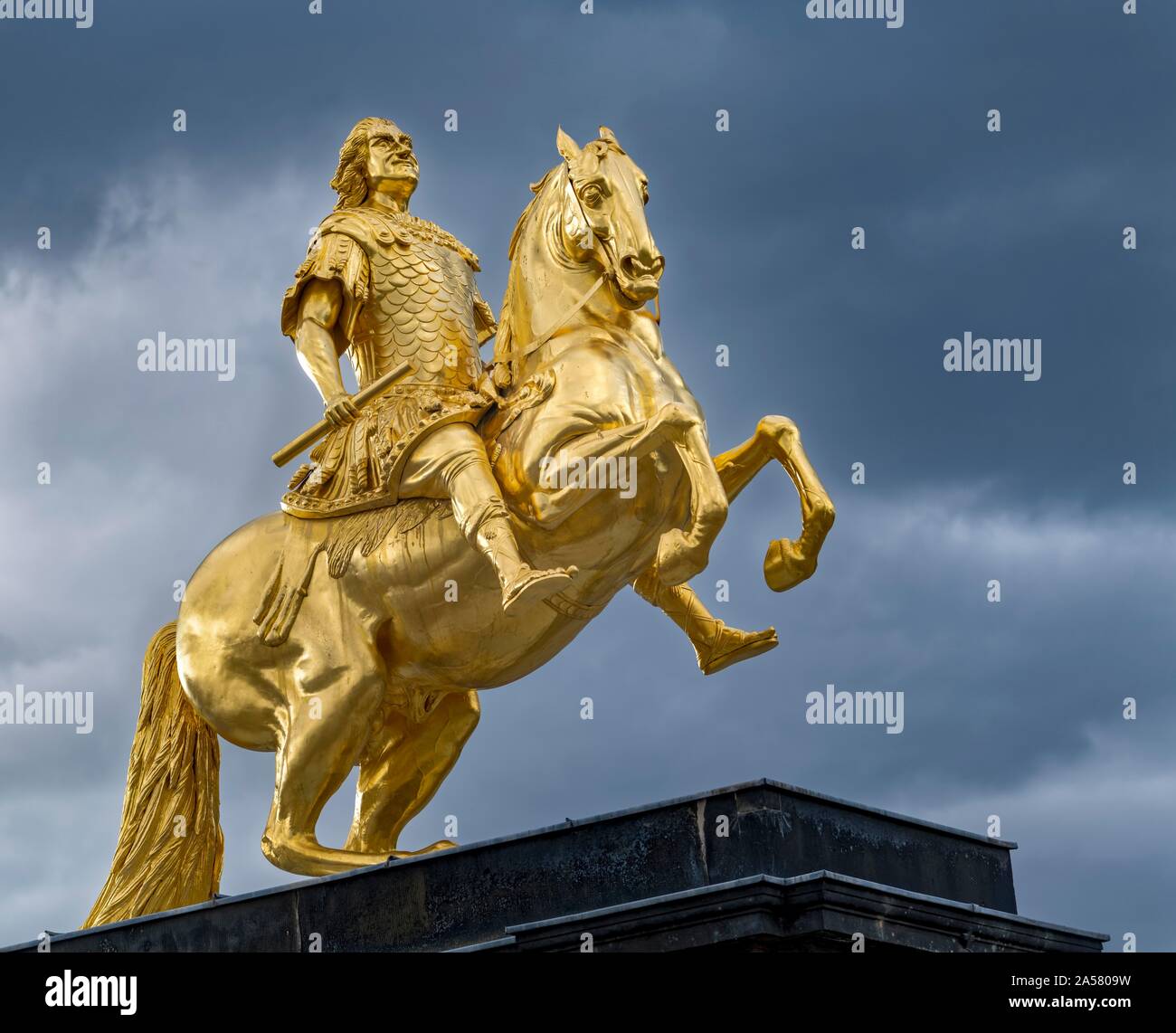 Un monumento di agosto il forte temporale in atmosfera, Dresda, Sassonia, Germania Foto Stock