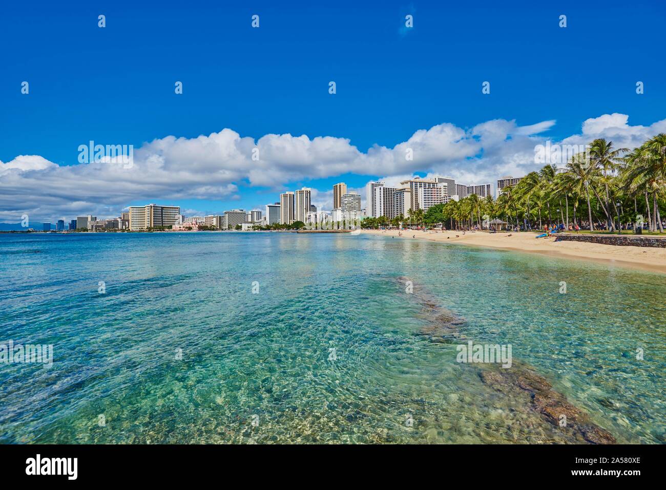 Edifici a Waikiki in Kuhio Beach, Honolulu, Hawaii Oahu Island, di O'ahu, Hawaii, Stato di Aloha, STATI UNITI D'AMERICA Foto Stock
