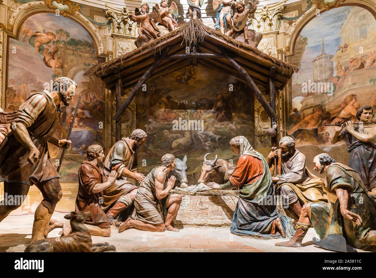 Figure di terracotta, Gesù nel presepio, Adorazione dei pastori, Natale, 3° cappella, percorso di pellegrinaggio Sacro Monte di Varese, barocco, UNESCO Foto Stock