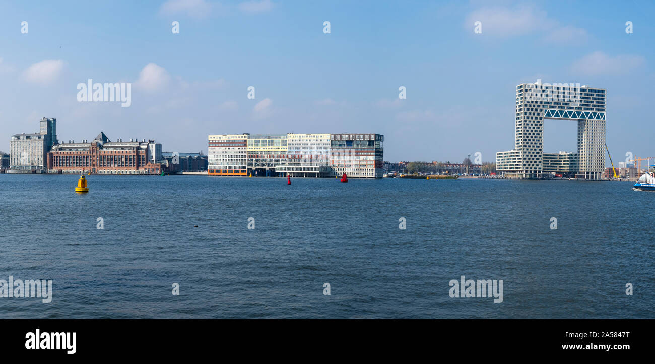 Skyline di edifici sul lungomare, Houthhavens, Amsterdam, Olanda Settentrionale, Paesi Bassi Foto Stock
