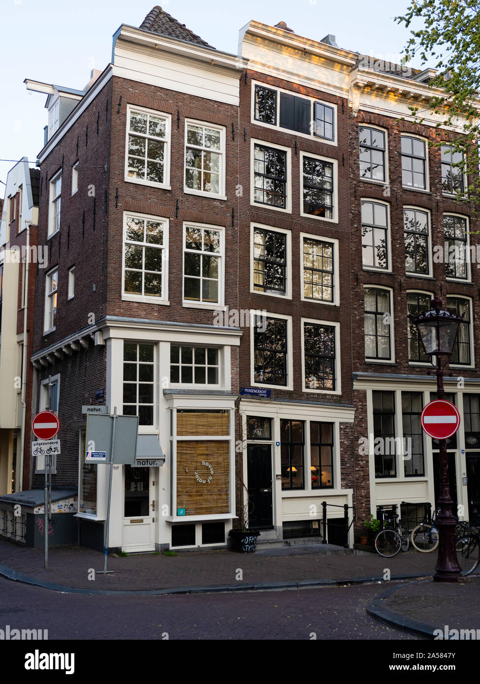 Townhouse sugli angoli della Prinsengracht e strade Berenstraat, Amsterdam, Olanda Settentrionale, Paesi Bassi Foto Stock