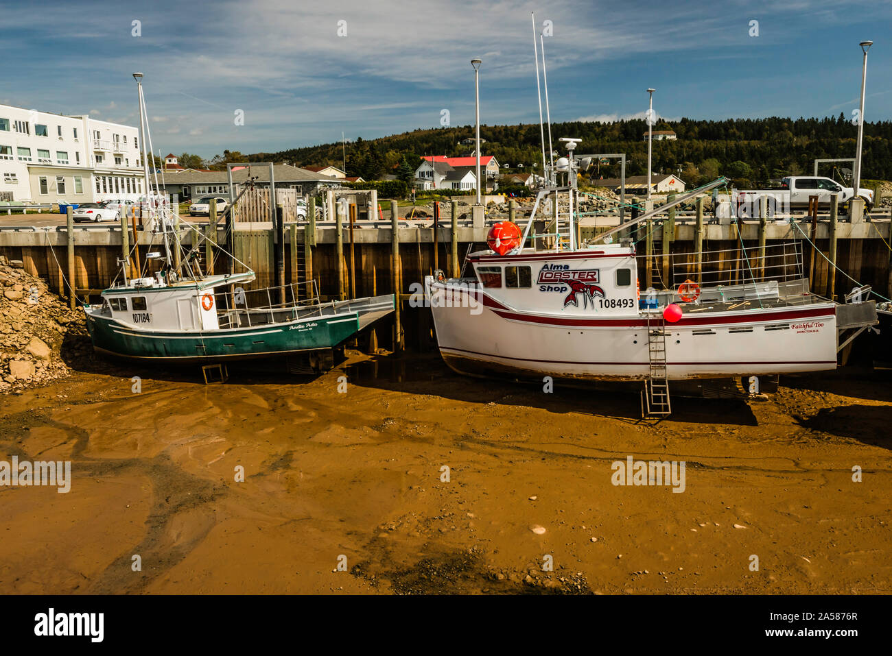 Porto & Barche a bassa marea   Alma, New Brunswick, CA Foto Stock