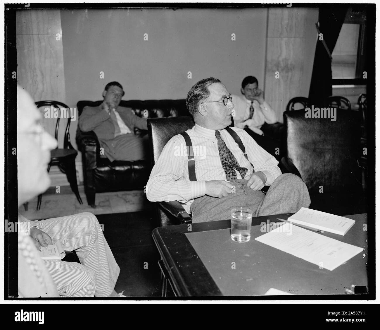 Il Senatore di Washington. Washington D.C. Giugno 28. Una nuova immagine informale di Stati Uniti Sentaor Lewis B. Schwellenbach, di Washington, scattato come egli ha partecipato a una riunione del Senato commissione agricoltura oggi, 6/28/37 Foto Stock