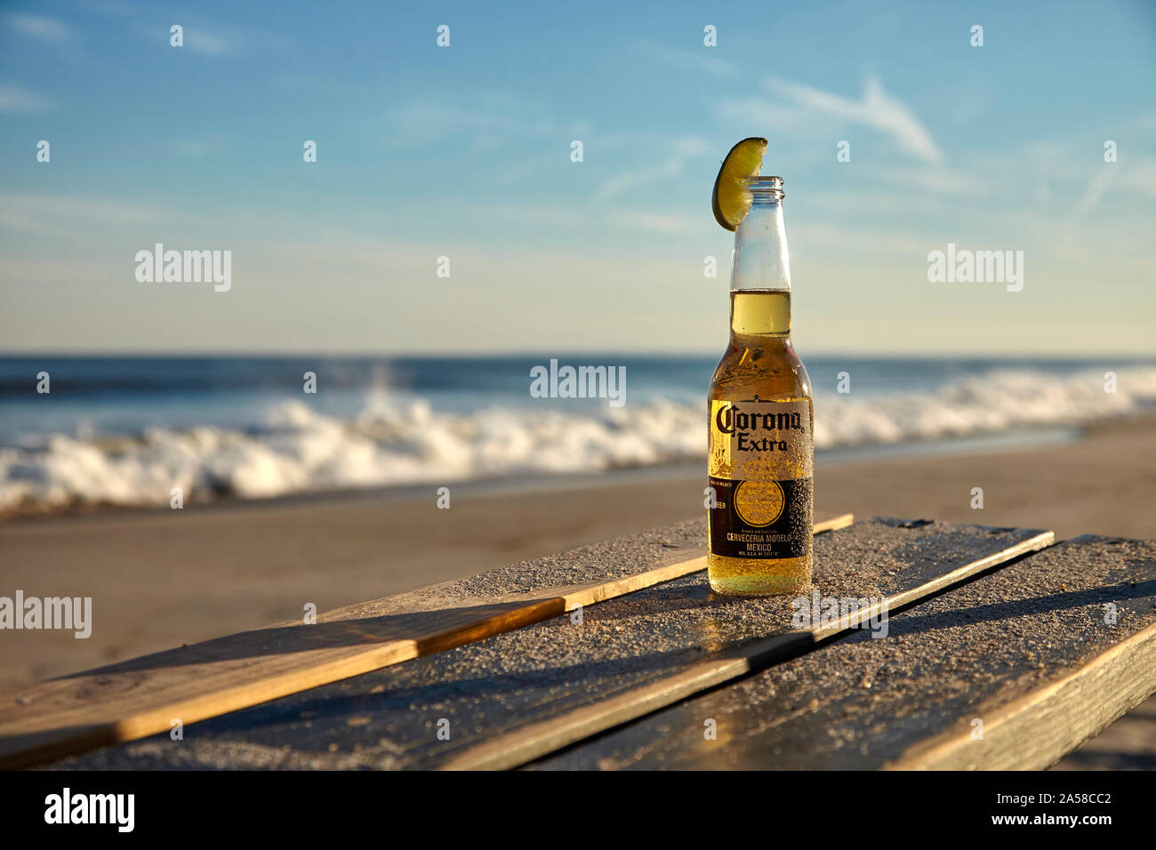 Corona beer immagini e fotografie stock ad alta risoluzione - Alamy