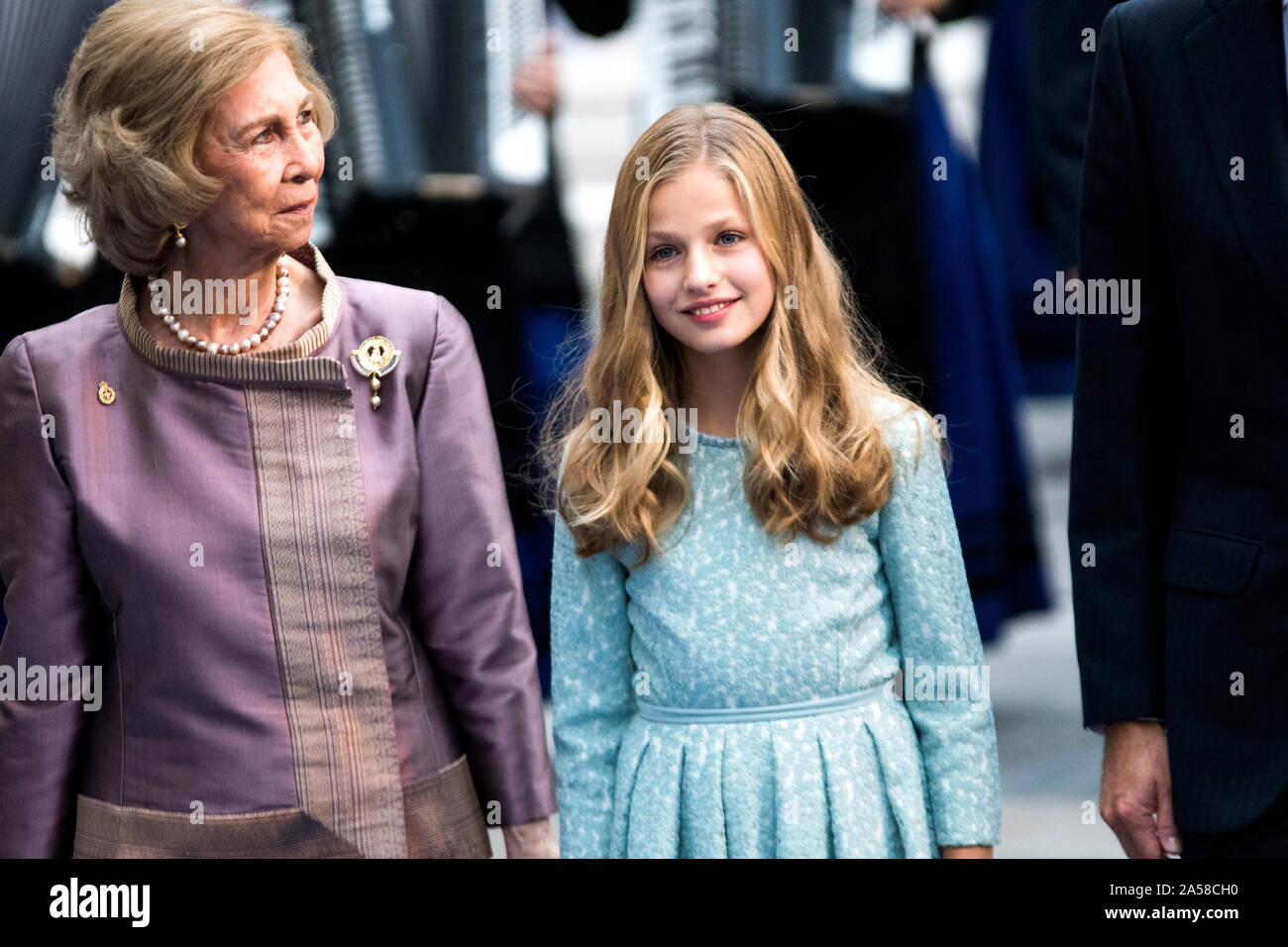 Oviedo, Spagna. Xviii oct, 2019. La regina Sofia di Spagna e la principessa Leonor delle Asturie durante la cerimonia della Principessa delle Asturie premi al Teatro Campoamor il 18 ottobre 2019 a Oviedo, Spagna. Credito: David Gato/Alamy Live News Foto Stock
