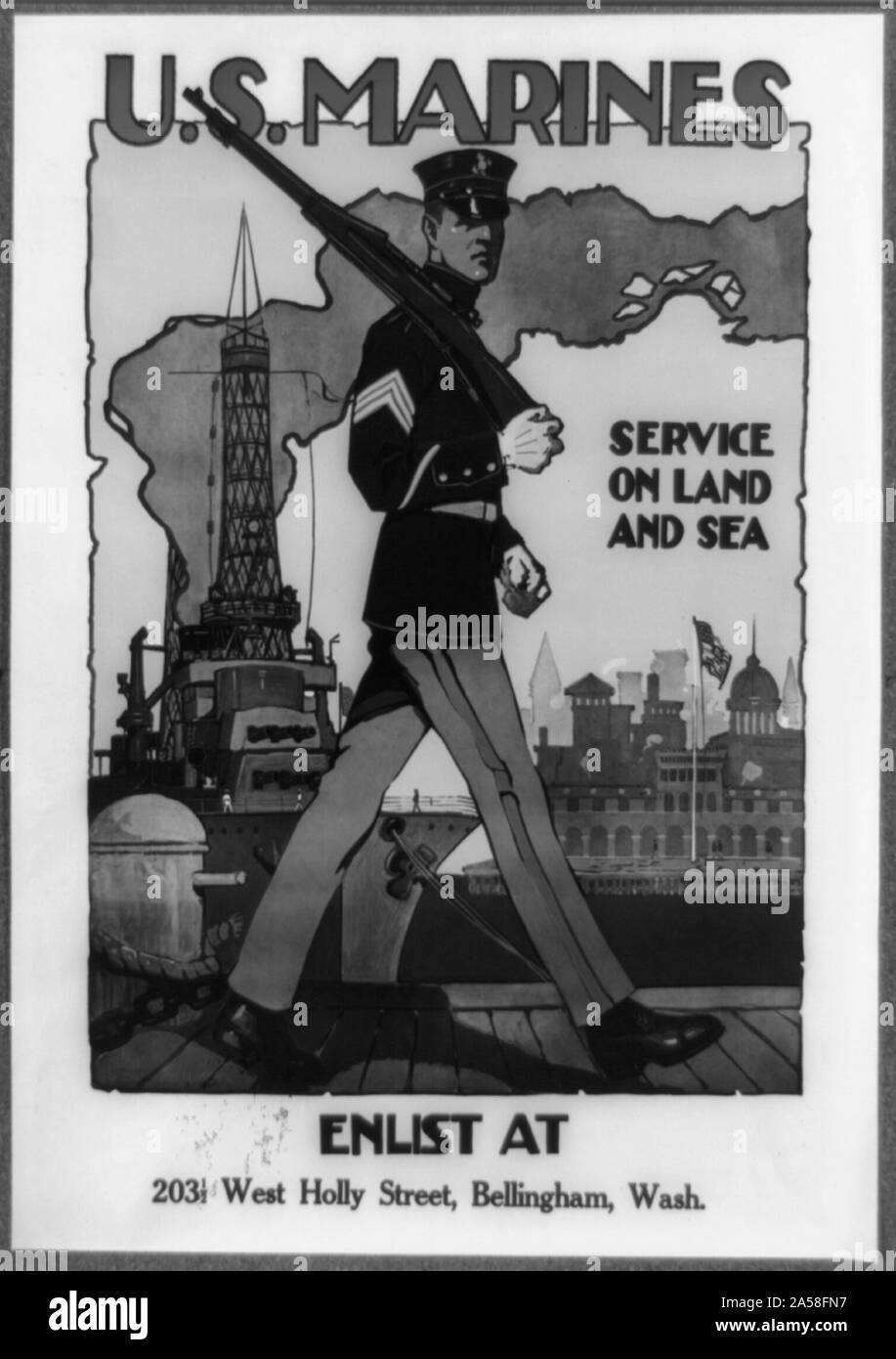 Stati Uniti Marine Corps - Servizio di terra e di mare Abstract: Poster raffigurante un marine vestito in uniforme, marciare lungo un dock, con nave, fort e dello skyline della città in background. Foto Stock