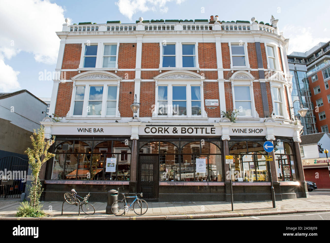 Cork & Bottiglia Wine Bar, estremità Sud verde, Hampstead, London Borough of Camden Foto Stock