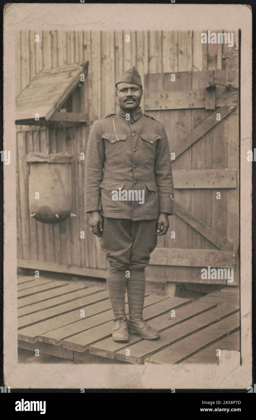 Unidentified African soldato americano in uniforme e oltremare cap Foto Stock