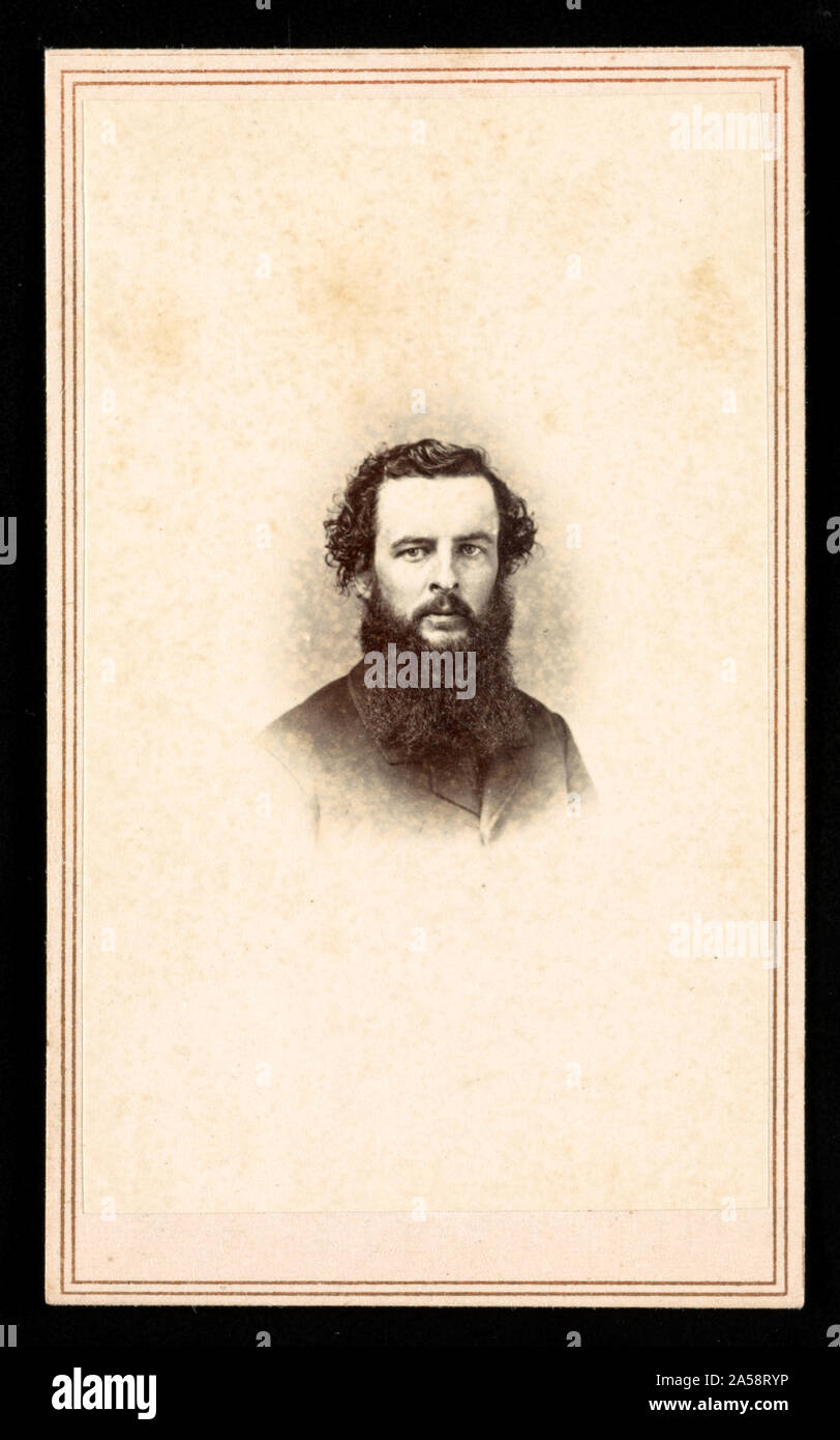 L uomo non identificato con la barba, rivolto verso la parte anteriore Foto Stock