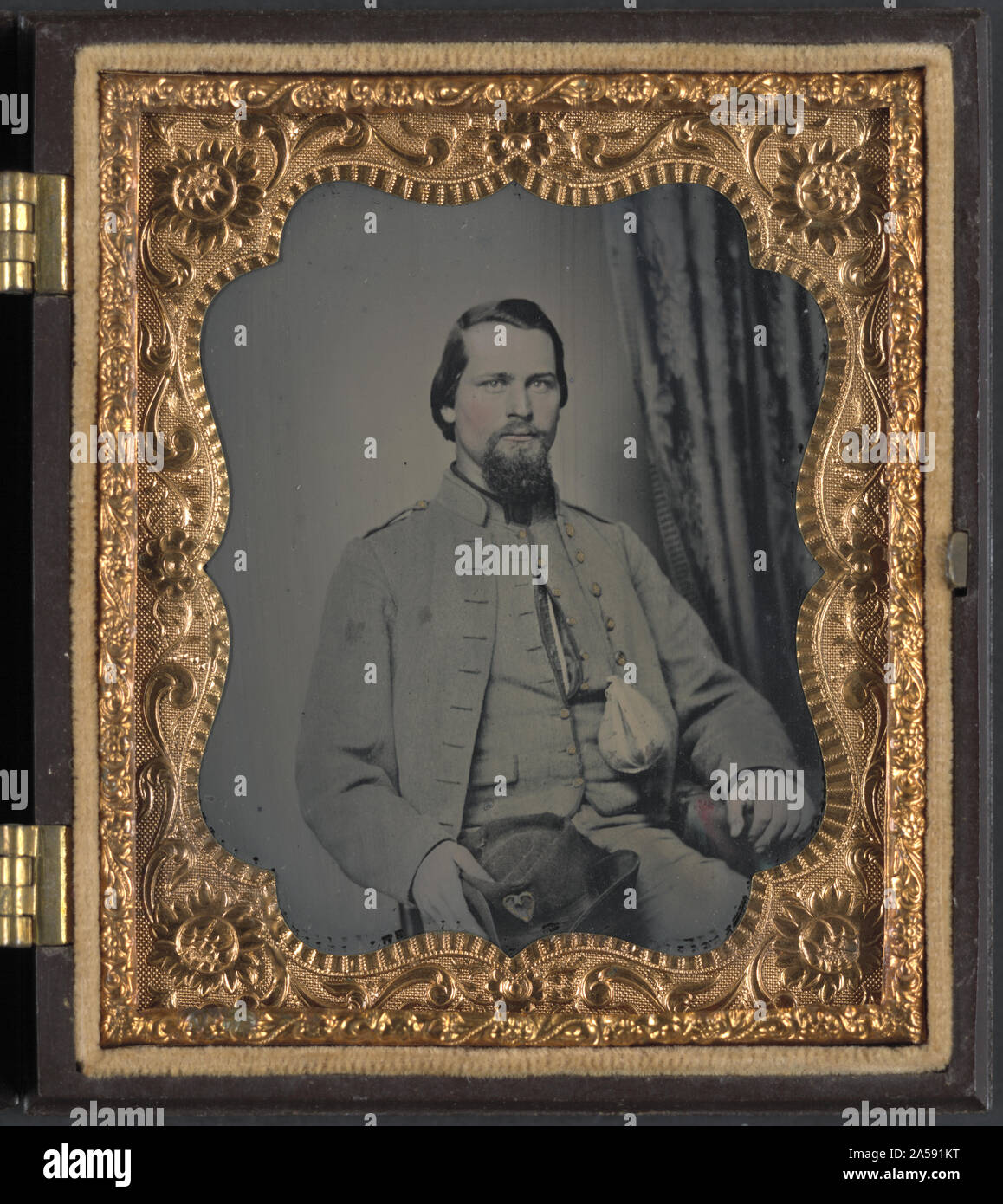 Il soldato non identificato di alloro Brigata Virginia reggimento di cavalleria con custodia di tabacco Foto Stock