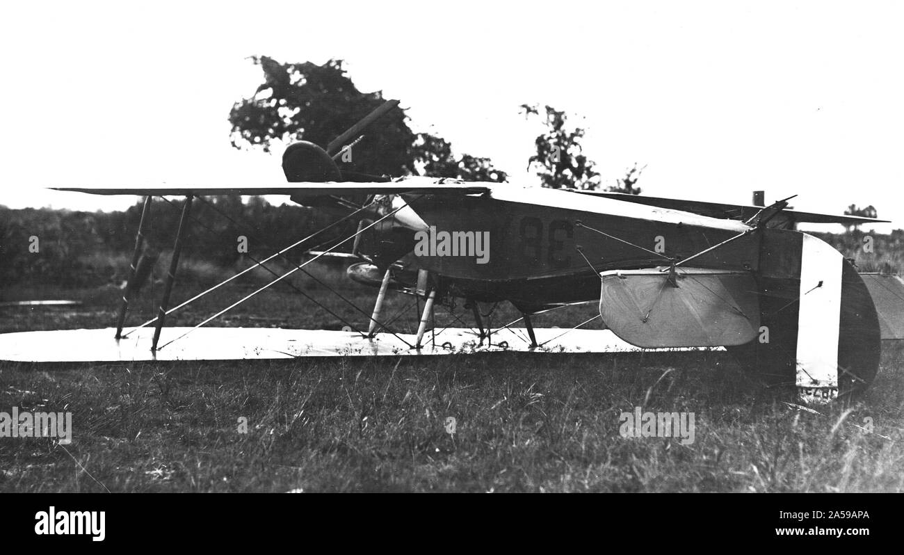 Gli aeroplani - Gli incidenti - servizio aereo. Relitto Décorétrès Campo, Fla 1917-1918 Foto Stock