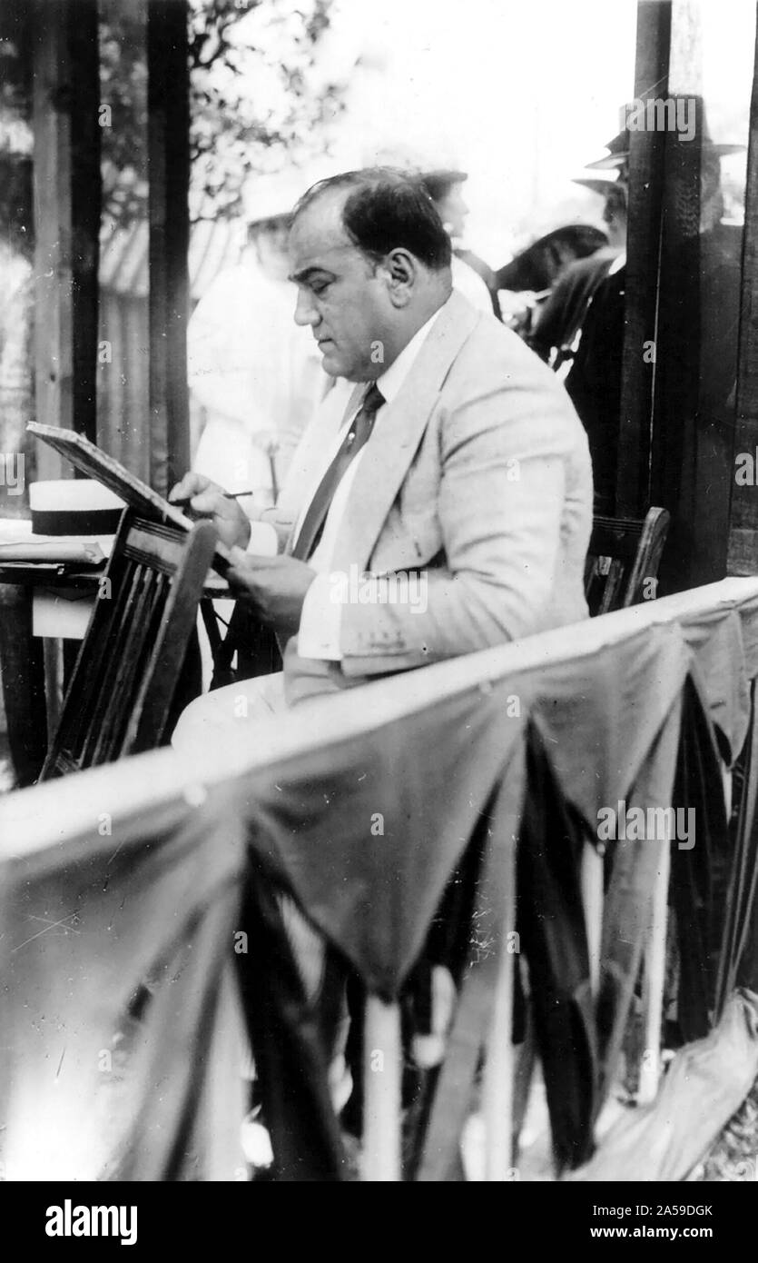 Enrico Caruso, 1873-1921, disegno caricatura schizzi in stand alla fiera di beneficenza a Southampton, L.I., profilo sinistro 8 3 1920 Foto Stock