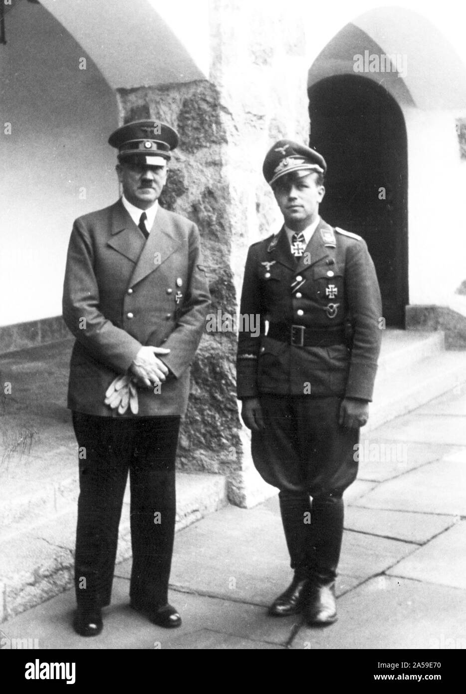 Didascalia originale: Ritterkreuz für Hptm. Wieck Foto Stock