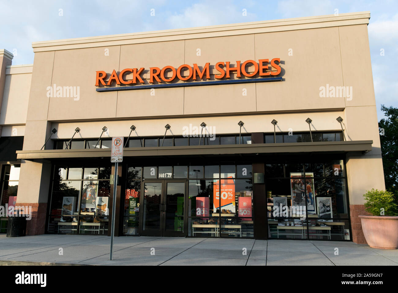 Un logo segno esterno di una cremagliera scarpe camera store in Wilson, Carolina del Nord il 14 settembre 2019. Foto Stock