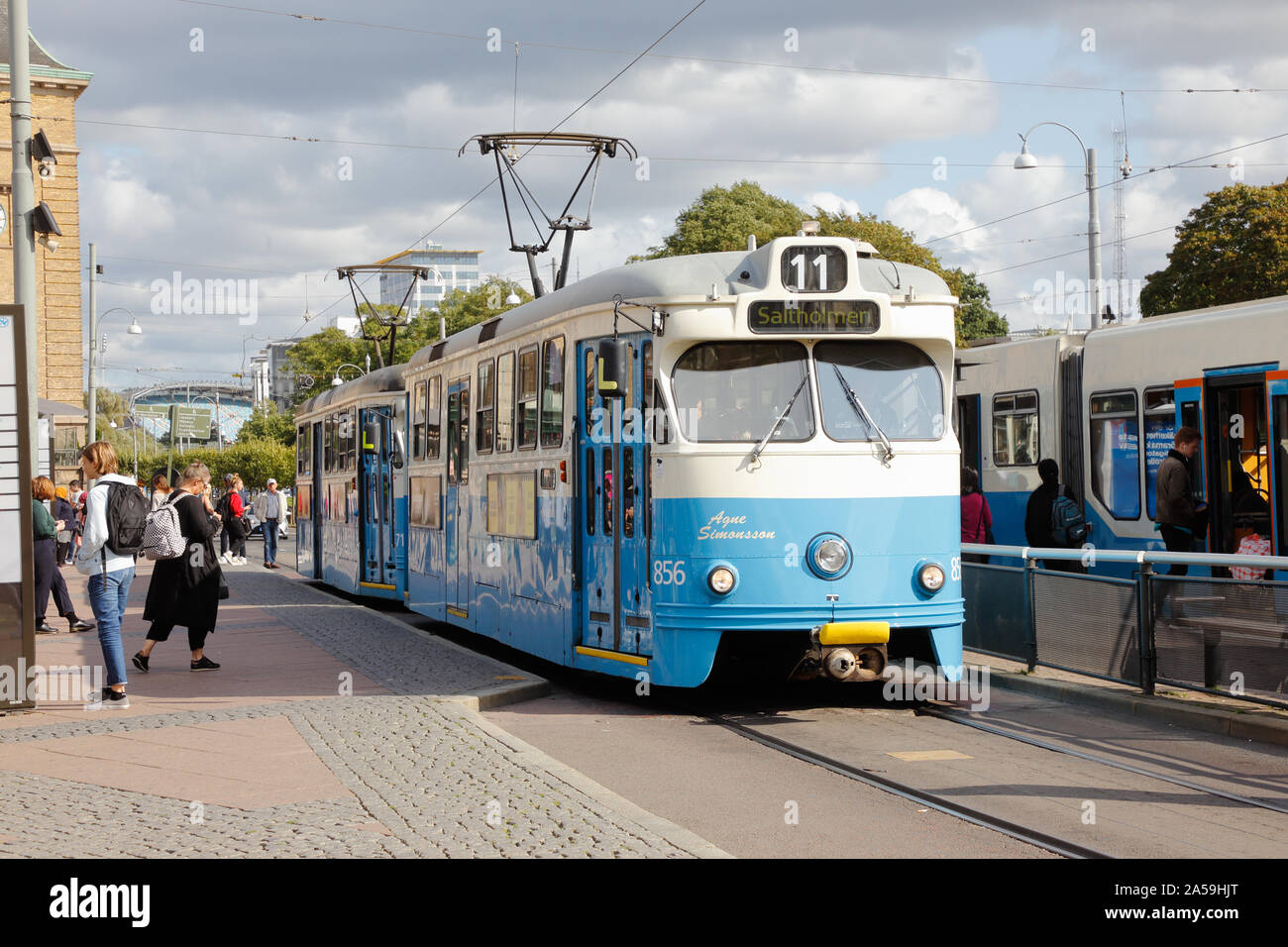 Göteborg, Svezia - 2 Settembre 2019: Tram della classe M29 in servizio sulla linea 11 nel centro della citta'. Foto Stock