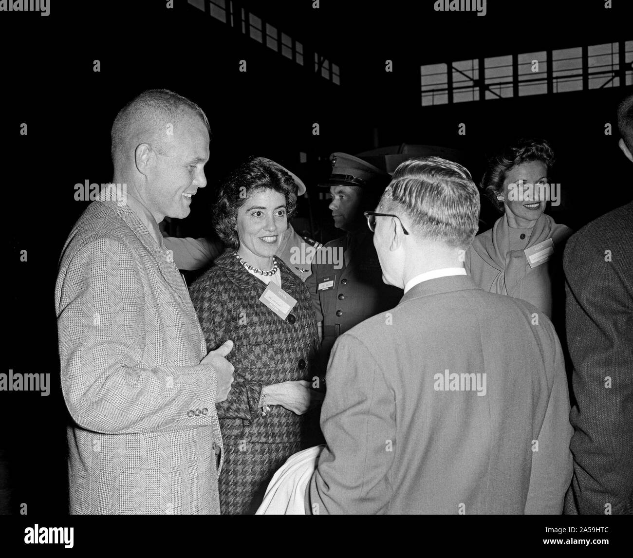 Gli astronauti a 1959 Langley ispezione Foto Stock