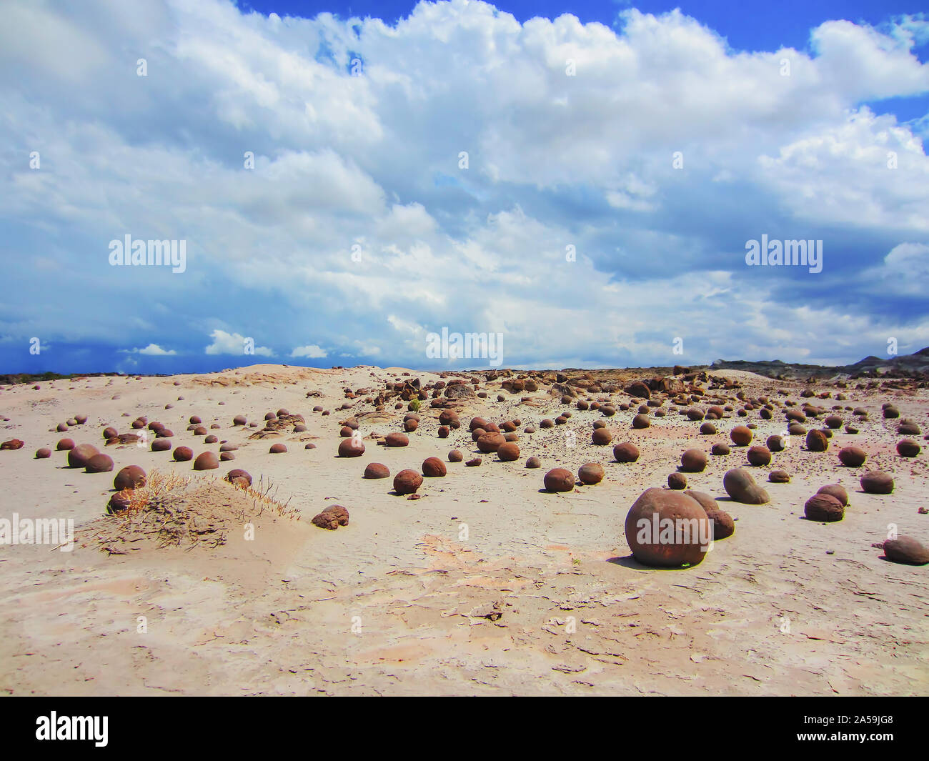 Cancha de Bochas, rocce a forma di sfere che formata da aderenza in un fiume-Ischigualasto Parco Provinciale, Argentina Foto Stock
