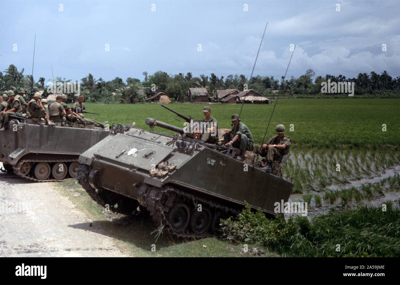 Stati Uniti d'America Vietnam-Krieg / Guerra del Vietnam - Esercito USA / Stati Uniti Esercito / Flammenwerfert lanciafiamme corazzato M132 / mostra Zippo Foto Stock