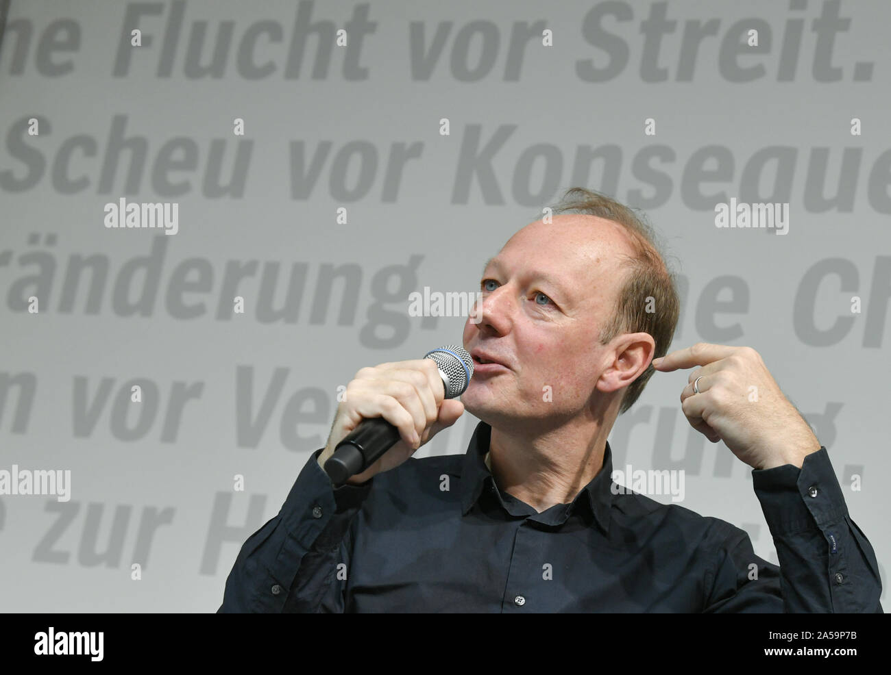 18 ottobre 2019, Assia, Frankfurt/Main: Martin Sonneborn, Satiro, giornalista e politico, alla Fiera del Libro di Francoforte. Foto: Jens Kalaene/dpa-Zentralbild/ZB Foto Stock