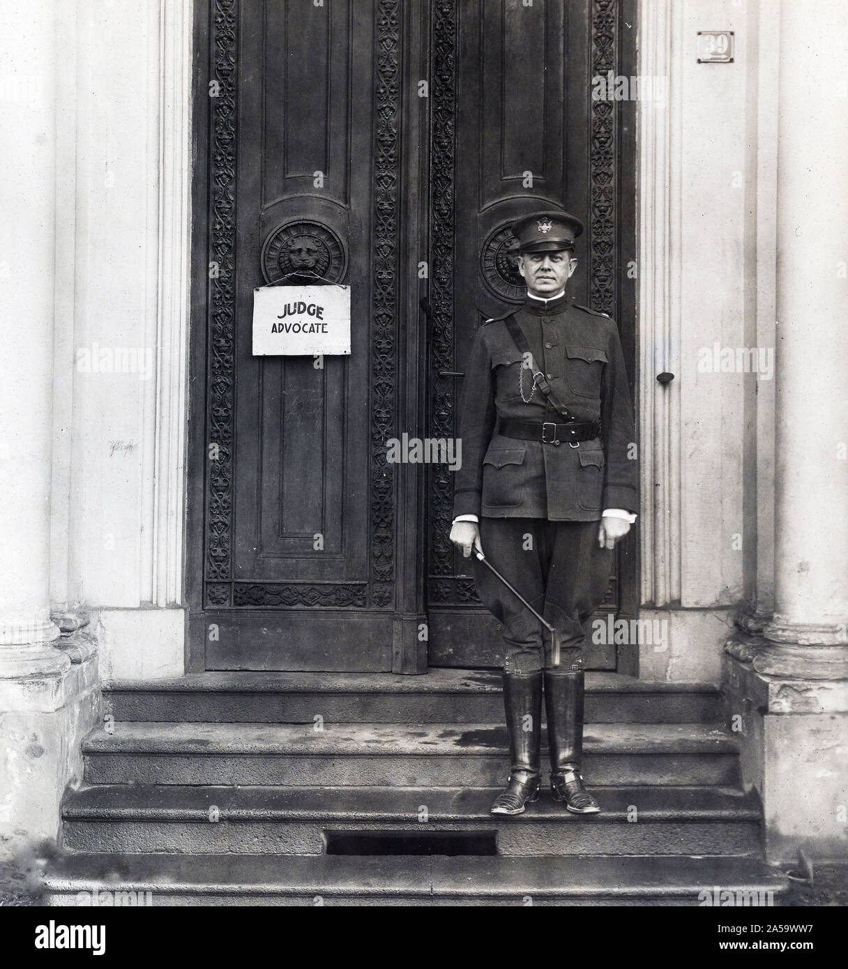 LT. COL. B.M. CHIPPERFIELD, J.A.G.D. Giudicare l'avvocato del terzo corpo d'Armata. Neuwied, Prussia renana, Germania ca. 1/2/1919 Foto Stock