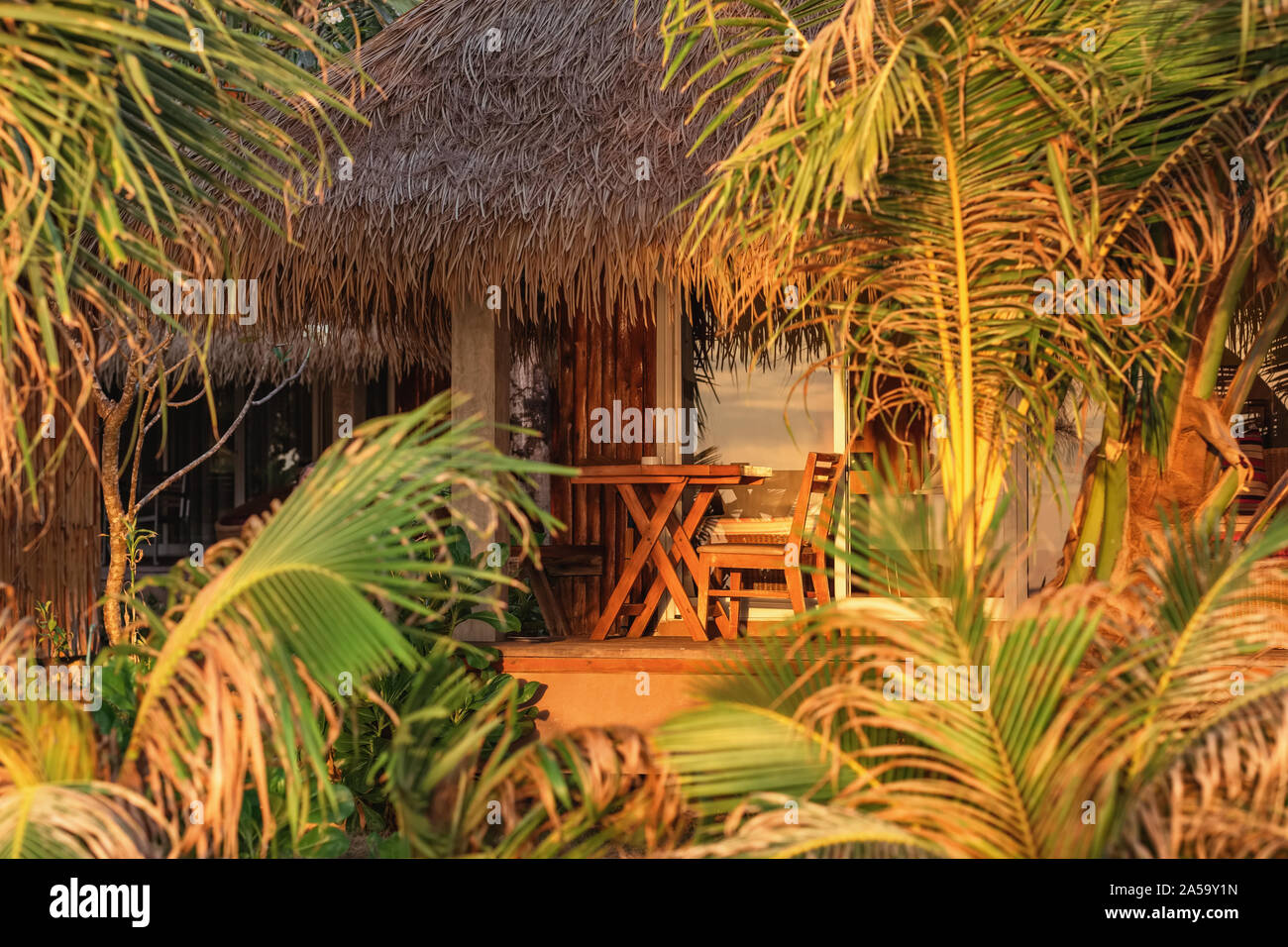 Bella spiaggia tropicale casa in Thailandia Foto Stock