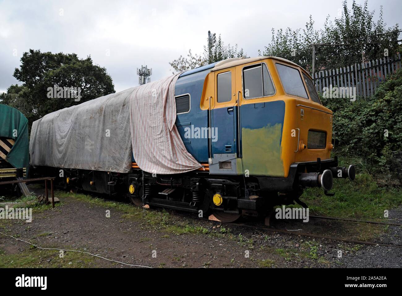 Hymek Classe 35 diesel locomotiva idraulico in attesa di restauro a Kidderminster Depot, Severn Valley Railway Foto Stock