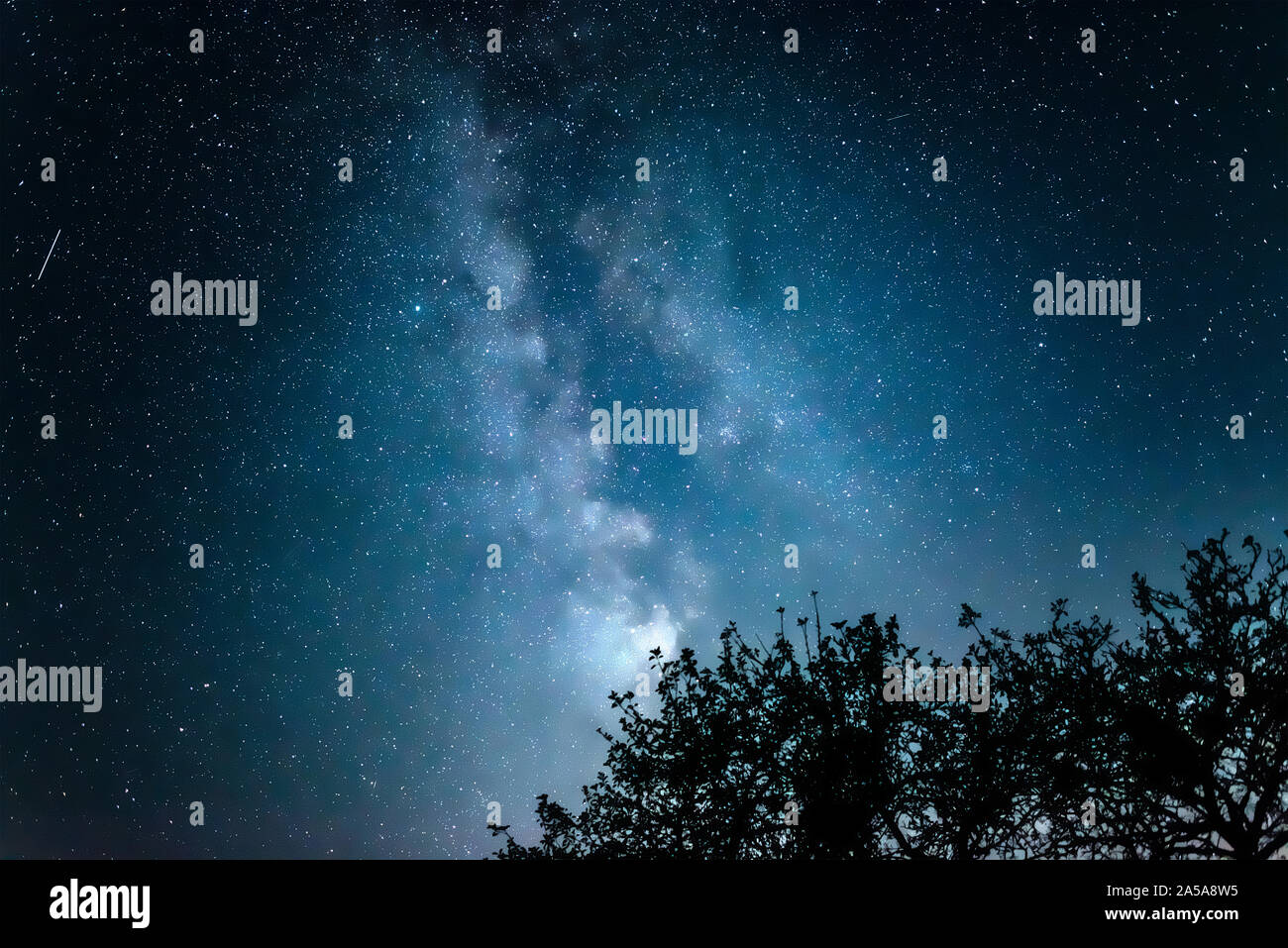Notte cielo stellato contro lo sfondo della Via Lattea. Foto Stock