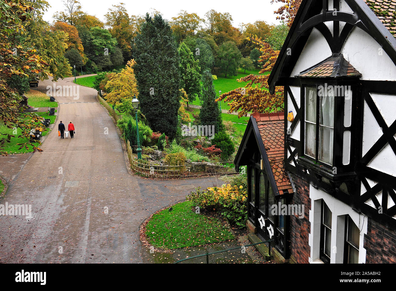 In stile Tudor House e Giardini Giapponesi nel Parco Avenham,Preston Foto Stock In stile Tudor House e Giardini Giapponesi nel Parco Avenham,Preston Foto Stock