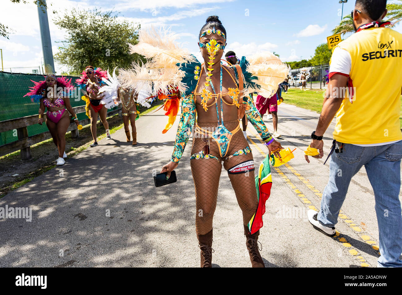 Sfilata di Carnevale a bande a Miami per il carnevale 2019; un evento che si è tenuto a Miami Dade County Fair e Expo motivi il 13 ottobre 2019 Foto Stock