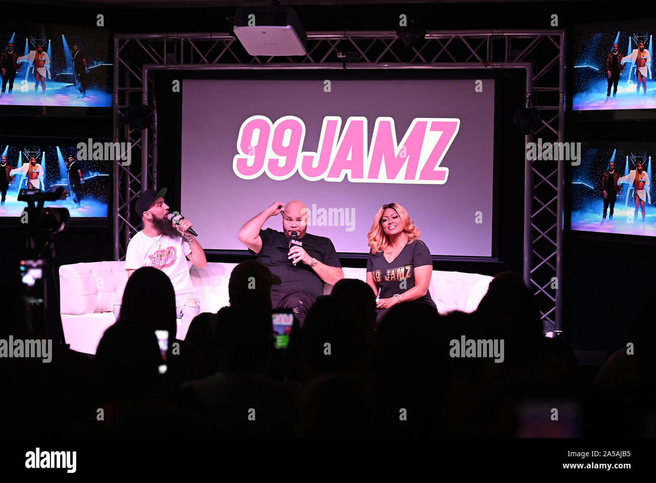 HOLLYWOOD, FL - 18 ottobre: Fat Joe Jamz visite dal vivo presso la stazione radio 99 Jamz su ottobre 18, 2019 in Hollywood Florida. Credito: mpi04/MediaPunch Foto Stock