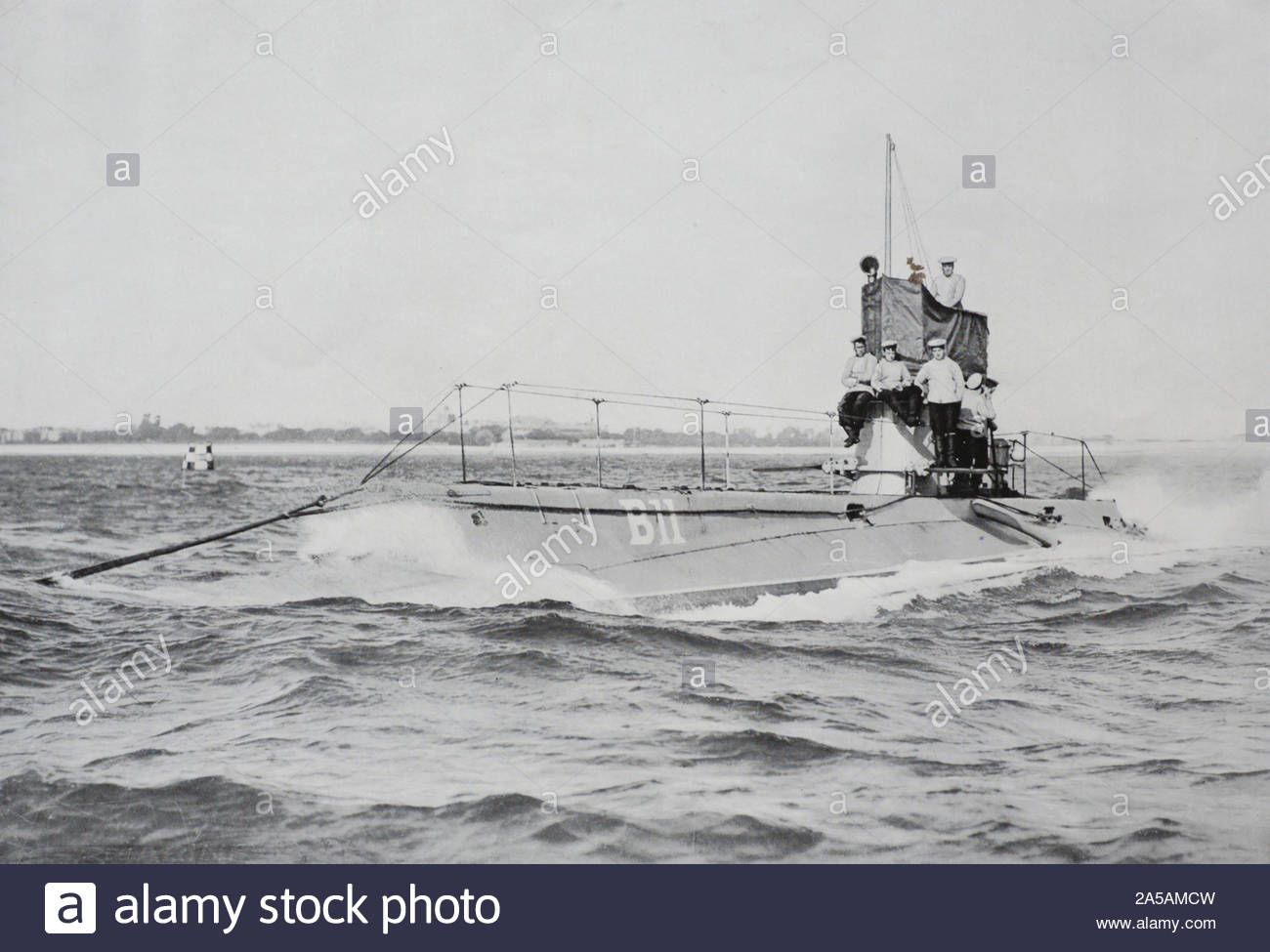 WW1 HMS B11 era una classe B sommergibile costruito per la Royal Navy, è meglio conosciuto per effettuare con successo un attacco sulla Corazzata Ottomano Mesûdiye a stretto dei Dardanelli nel 1914, vintage fotografia Foto Stock