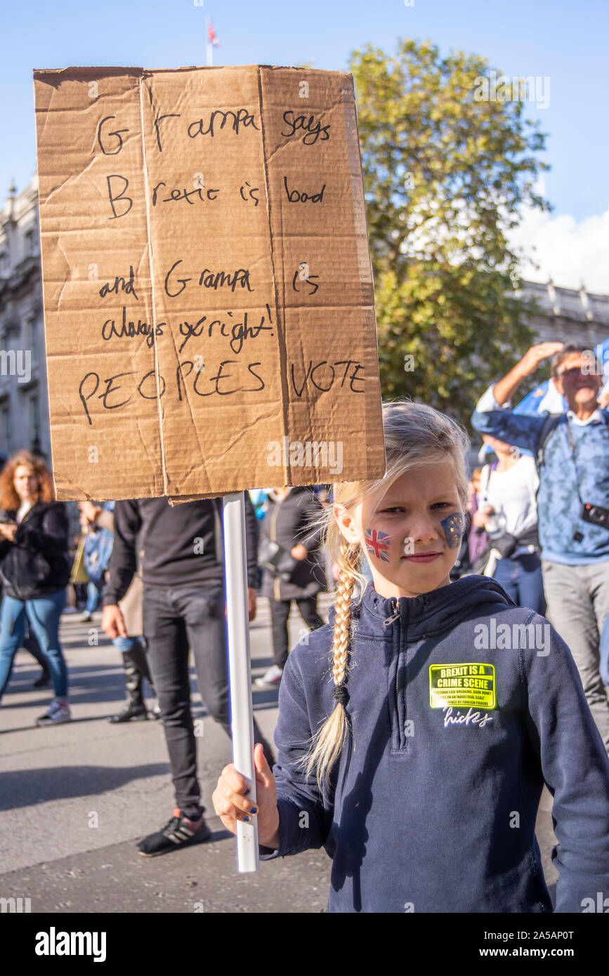 Voto popolare marzo. Un enorme marzo si svolge a Londra da pro Unione europea fazioni che protestavano contro la imminente Brexit trattare sotto il titolo generale insieme per la finale di dire. Questa data è stata scelta in modo da coincidere con la Benn atto termine entro il quale il Parlamento è chiamato a votare sul Brexit trattativa. Il Parlamento europeo è attualmente seduto Foto Stock