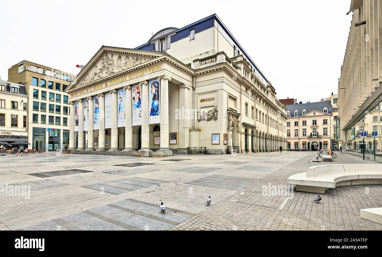 Bruxelles, Belgio - 12 settembre 2015: Il quadrato vuoto della Royal Theatre la Monnaie di Bruxelles in Belgio Foto Stock