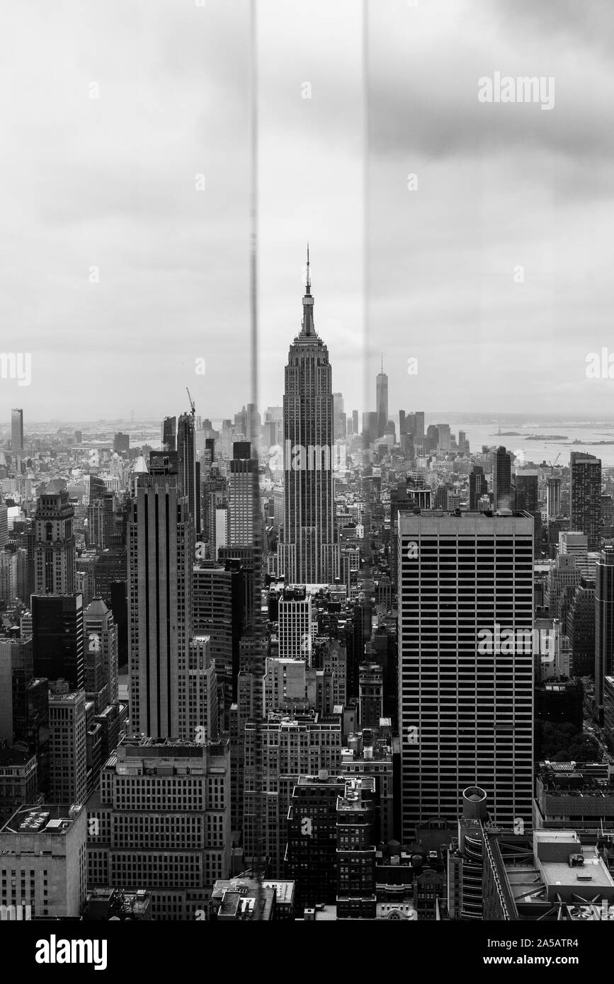 Vista dell'Empire State Building dalla sommità della roccia Foto Stock