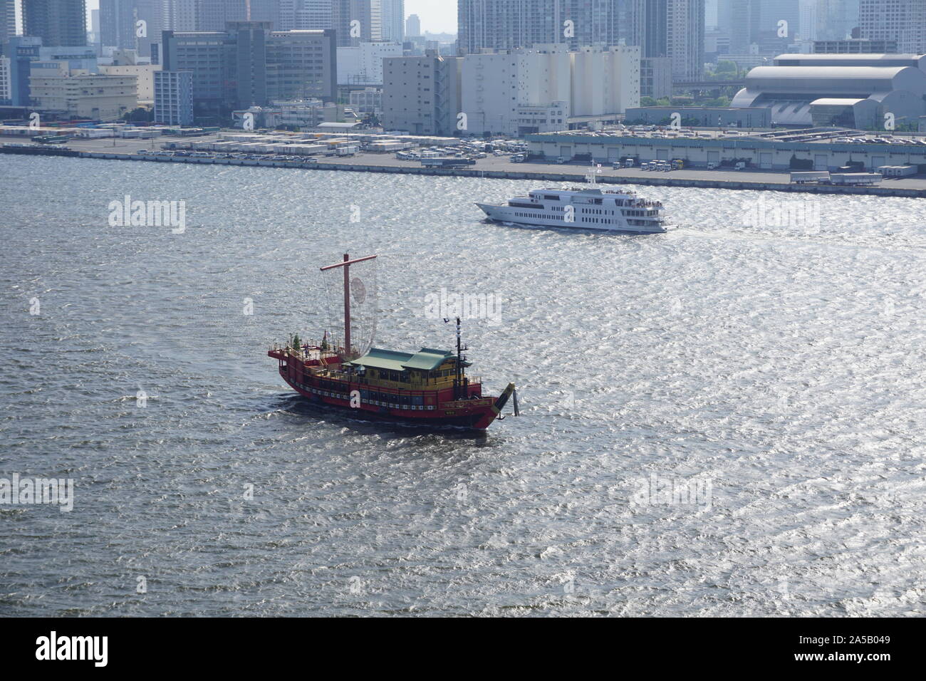 Le navi nel porto di Tokyo Giappone Foto Stock