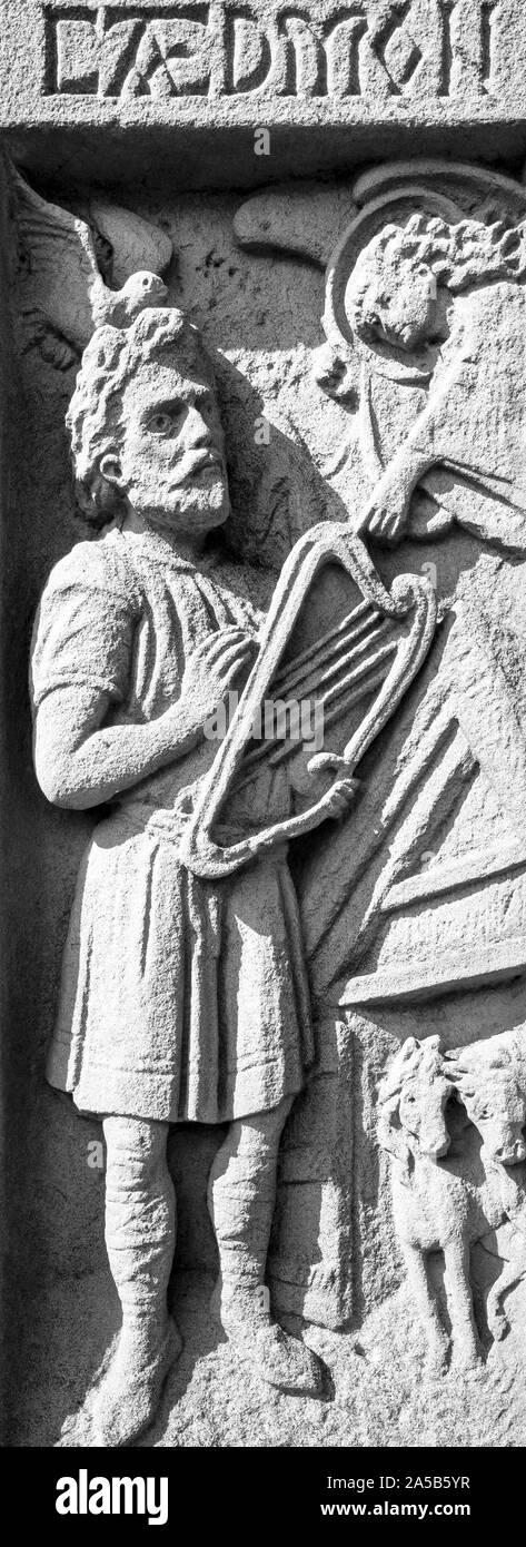 Caedmon, il 'primo registrato' poeta inglese, che era un laico-fratello a Whitby Abbey nel VII secolo, Chiesa di Santa Maria, Whitby, North Yorkshire, Regno Unito Foto Stock